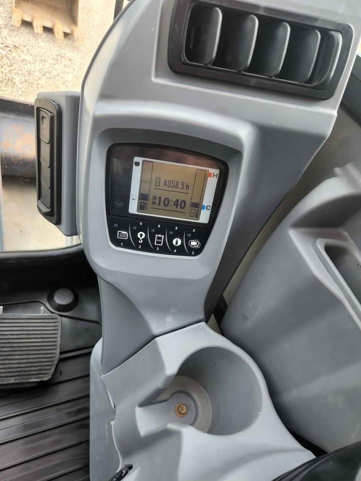 2017 Kubota KX080-4 photo 8