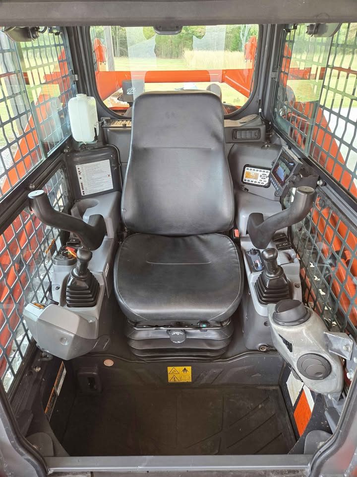 2017 Kubota svl95-2S High Flow Skidsteer photo 8