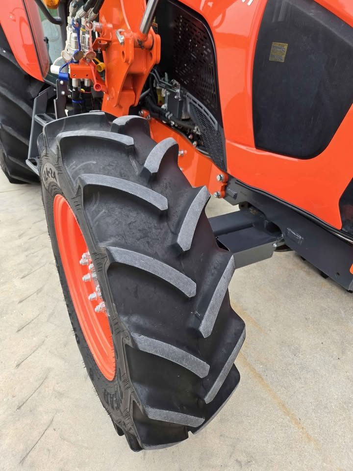 2022 Kubota m5-111 photo 6