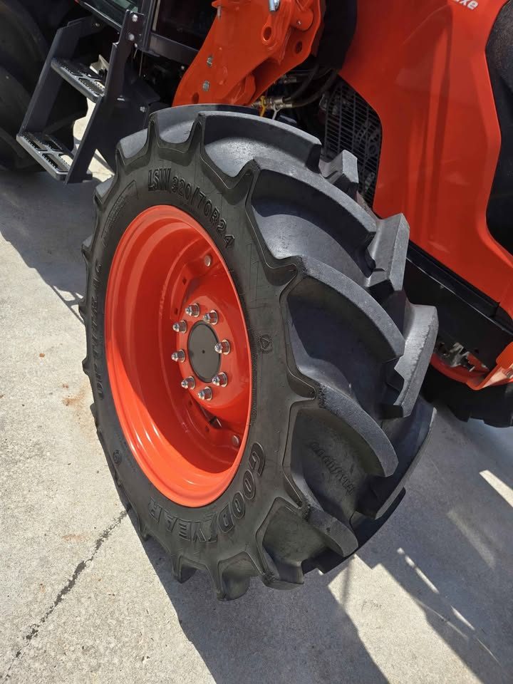 2023 Kubota m4-071 Deluxe photo 2