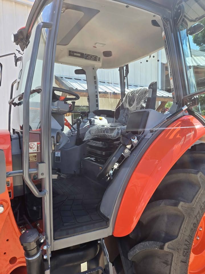 2023 Kubota m4-071 Deluxe photo 4