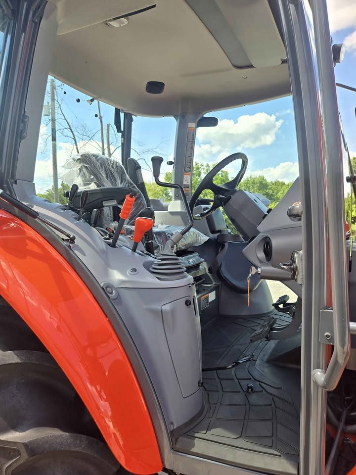 2023 Kubota m4-071 Deluxe photo 5