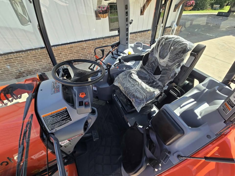 2023 Kubota m4-071 Deluxe photo 6
