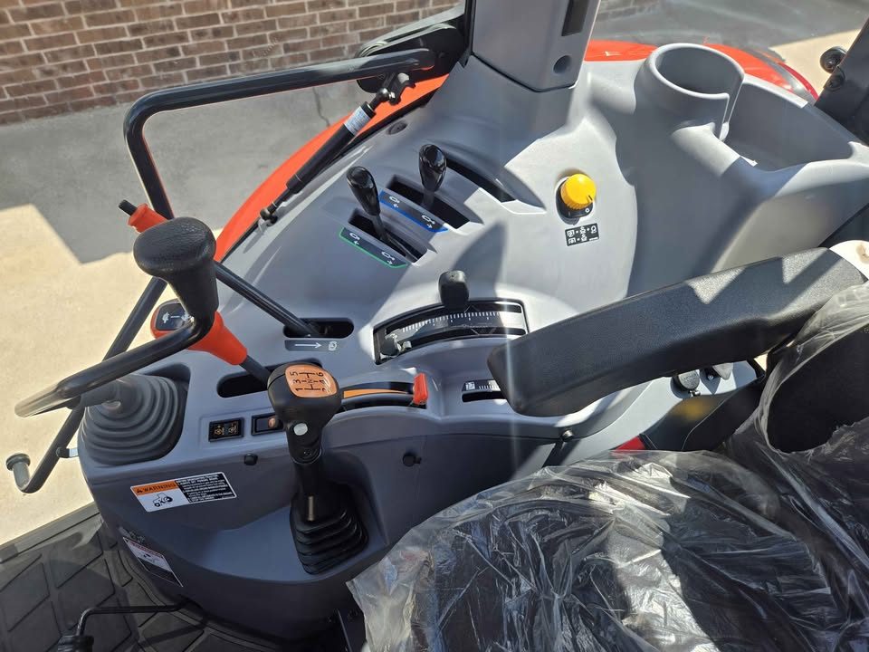 2023 Kubota m4-071 Deluxe photo 7