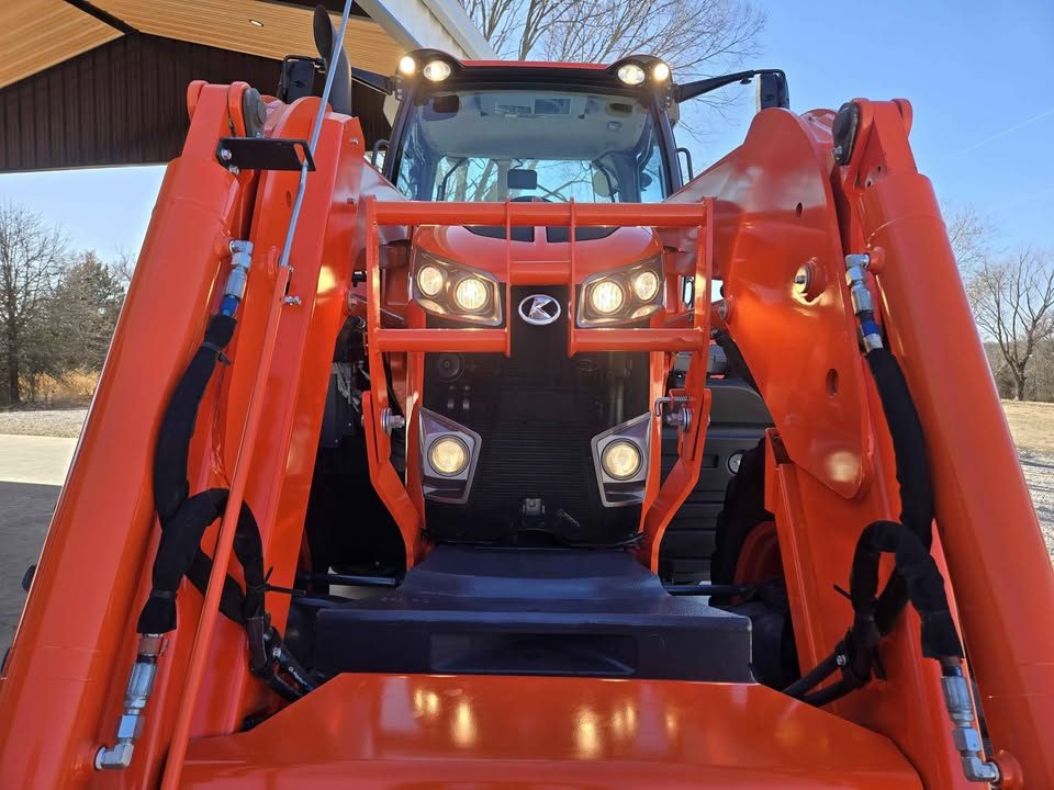 2023 Kubota m7-132 Deluxe photo 11