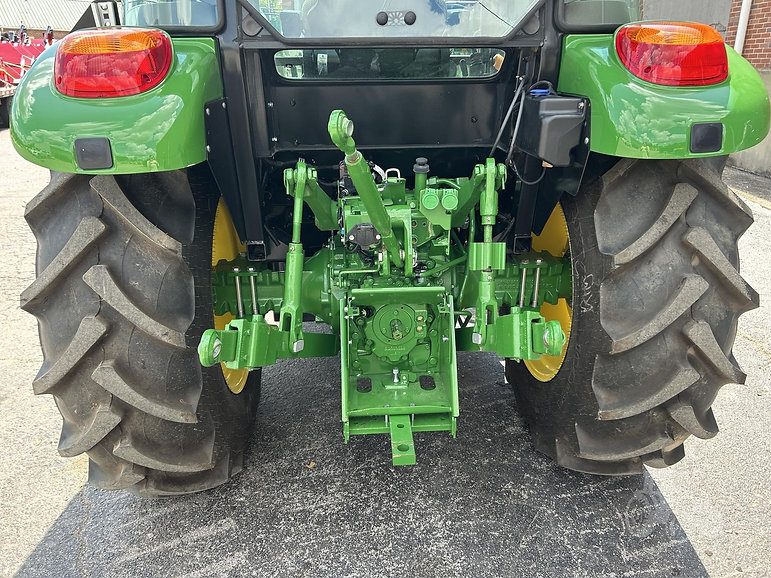2024 JOHN DEERE 5067E photo 11